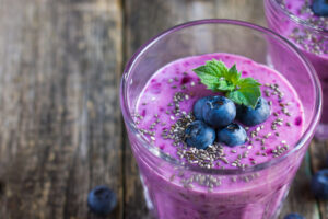 Immune-Boosting Berry Oat Smoothie